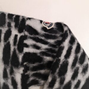 MONCLER Maglione camouflage bianco e nero bambina - immagine 2