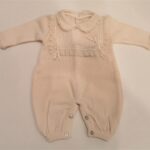 LADIA Tutina panna con ruche di pizzo e fiocchetti corredino neonata