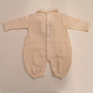 LADIA Tutina panna con ruche di pizzo e fiocchetti corredino neonata - immagine 3