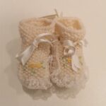 DELIZIE Scarpette in lana con fiorellini gialli neonata