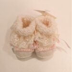 DELIZIE Scarpette in lana con pizzo neonata