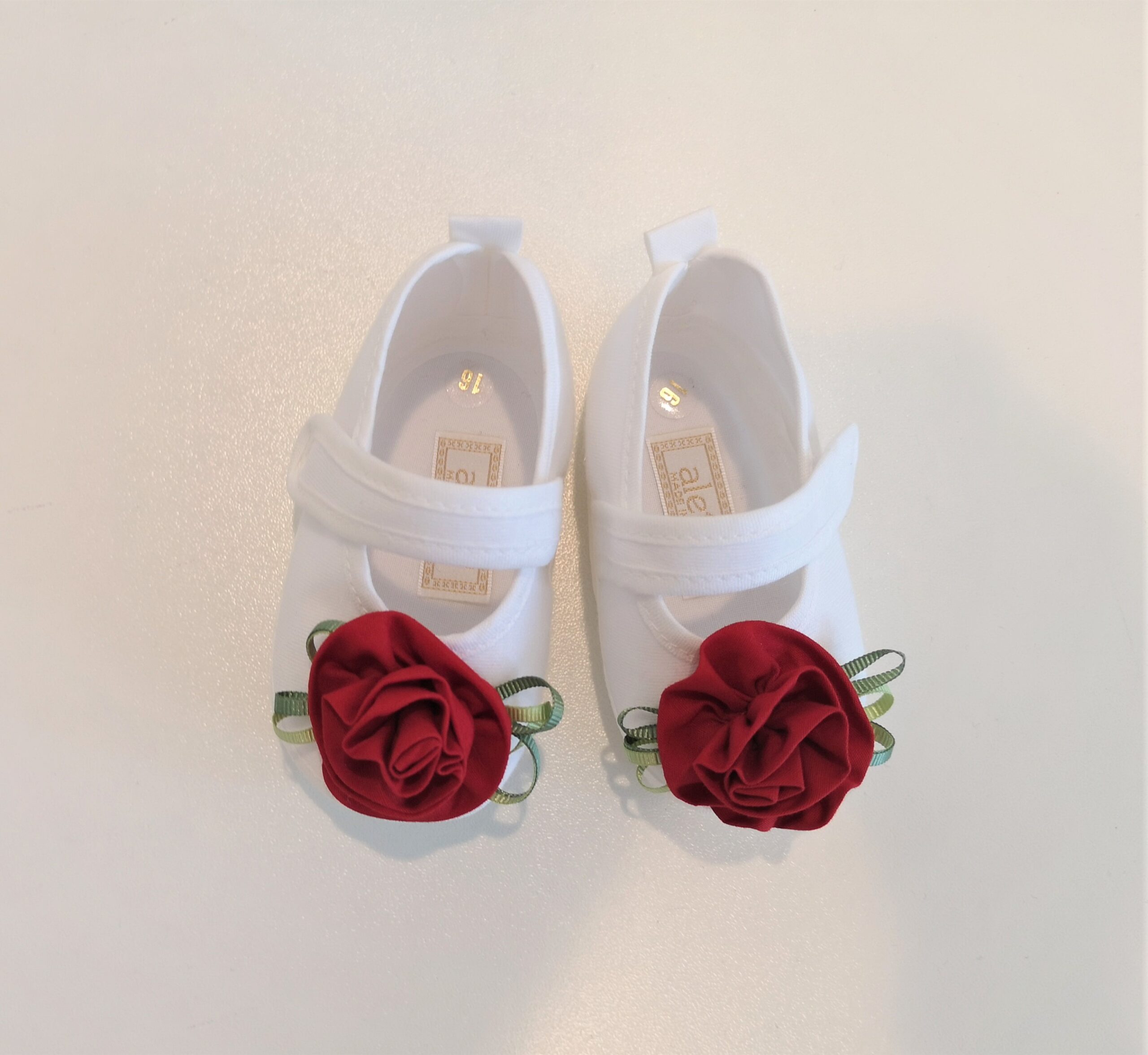 IMG_20200723_122819 ALETTA Scarpette ballerine bianche con fiore rosso neonata - immagine 1