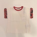 MONCLER T-shirt manica corta con volant stampa fiori rossi bambina